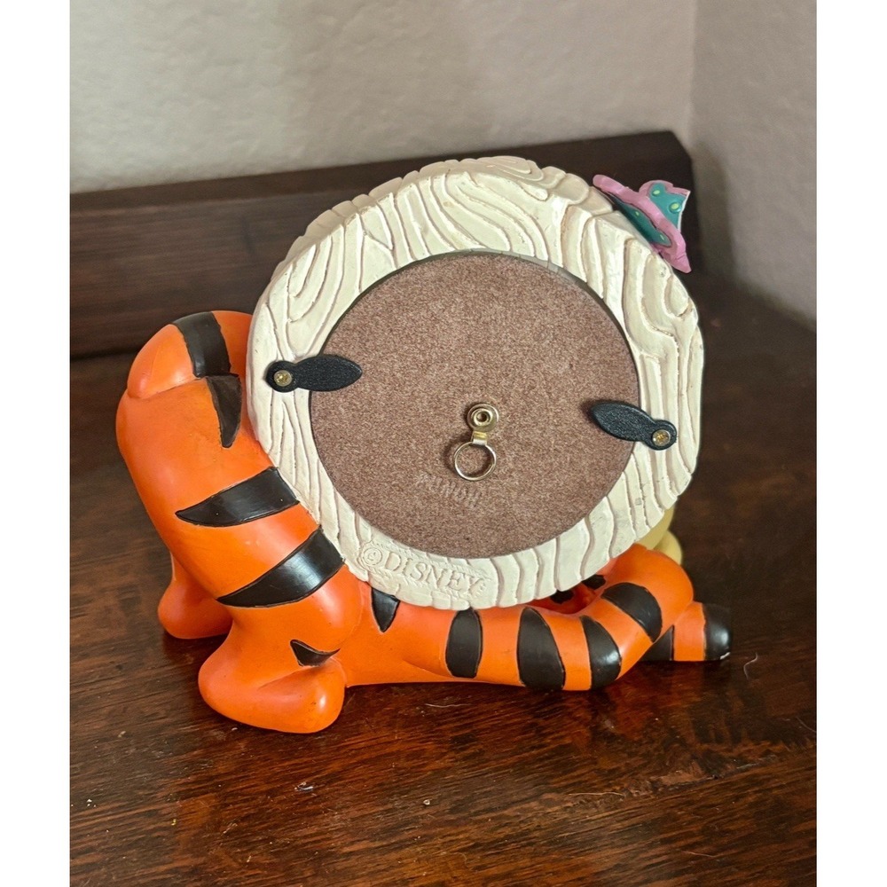 Disney Tigger Round Photo Frame PUNCH Purple Butterfly Pooh Resin Flaw Chip‎ - Picture 7 of 11